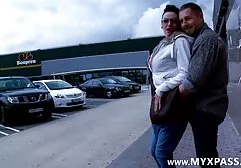 Hai vuốt ve sec xinh cái lồn của ba