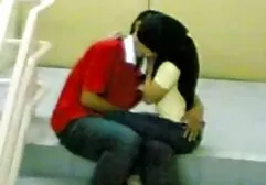 Lustful trẻ cô gái từ châu Á đầu tiên giật tắt cô ấy L., và sau đó cho phim sec gai chan dai cô ấy bạn trai thổi kèn trong khi anh ấy đánh đòn cô ấy đít