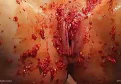 Cô gái trong đỏ vớ thủ dâm và anh gai sec hét lên với niềm vui