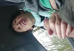Busty điếm cho một blowjob trong phía sau của phim sec tre dep một taxi