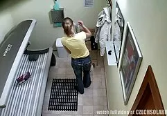 Cơn cuồng loạn điên cuồng pim sec gai dep với một bầy gà con sừng sỏ muốn lấy một quả ớt to và ngọt