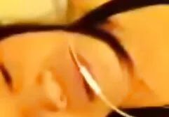 Trong phòng tắm, một trẻ phin sec gai dep lesbian cums trong cô ấy miệng