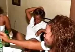 Lesbian cô gái chơi với đồ chơi của họ phin sec gai dep