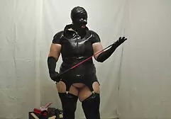 Thử nghiệm BDSM dành cho các cô gái, họ bị buộc phải giữ giữa bánh, mông, đèn lồng đặc biệt và không được đi bằng bốn chân, sau đó họ được đặt trên sàn nhà và bắt đầu tập luyện sec gai lon to tình dục
