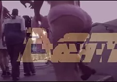 Busty secgai xinh milf cọ xát cô ấy tits trên tinh ranh béo của nam, và mulatto ngồi xuống với một âm hộ trên miệng của anh ấy